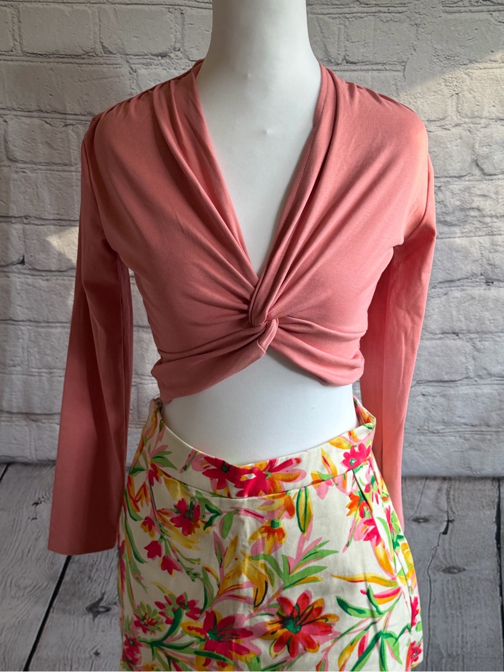 Women's Pink Twist-Front Long Sleeve Crop Top XS/S